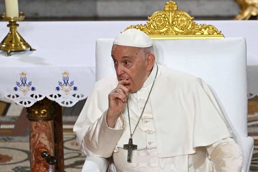 El papa Francisco llega a Marsella para una visita consagrada a los migrantes