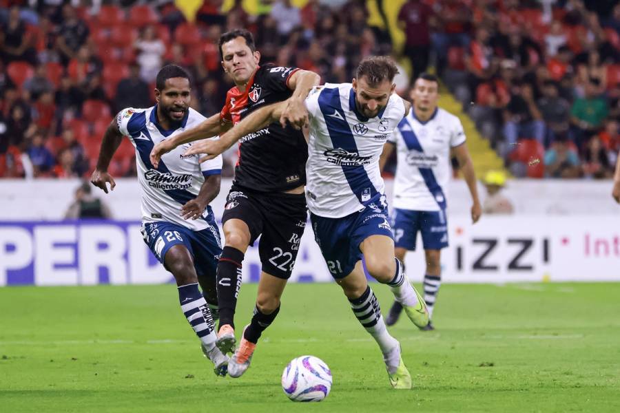 Puebla se impone al Atlas en una feria de goles