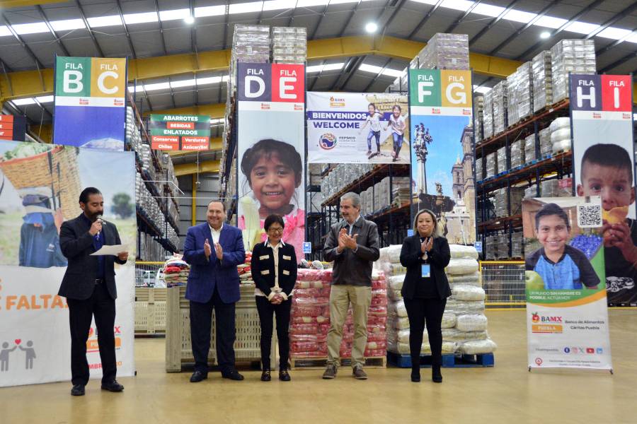 BUAP entrega al Banco de Alimentos Cáritas Puebla lo recaudado en “Decisión es Compartir BUAP 2023”