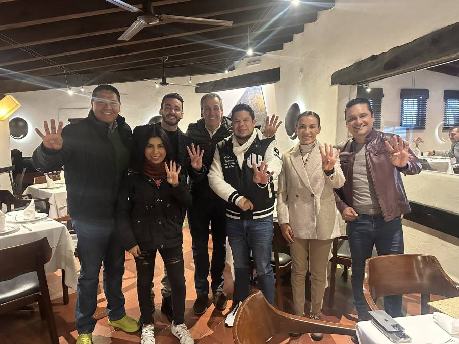 Aspirantes de Morena a la alcald&iacute;a de Puebla cierran filas con Chedraui Budib