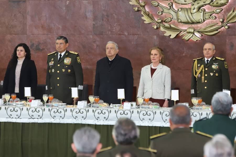 Inaugura AMLO complejo militar en Puebla