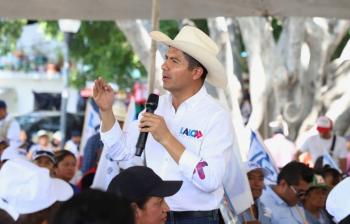Lalo Rivera promete 10 unidades móviles de salud a la Mixteca