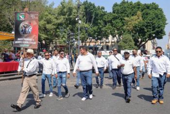 Realizan en Puebla desfile conmemorativo por el día del Trabajo