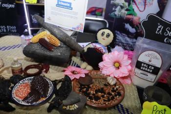 Riqueza artesanal y cultural de Tepeyahualco y Zacapoaxtla, presente en la Feria de Puebla