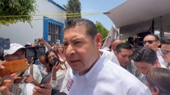 Armenta se solidariza con Rivera, pero pide no politizar su denuncia