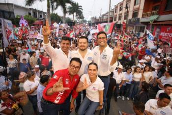 Lalo Rivera recibe bastón de mando en Venustiano Carranza