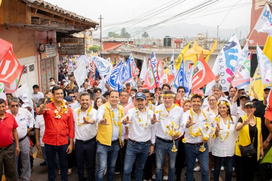 Lalo Rivera cierra en Hueuchinango con cuatri mil asistentes