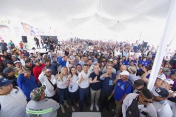 Lalo Rivera visita la Central de Abasto en su último día de campaña