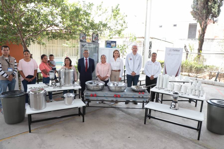 Equipa SEDIF desayunadores escolares de tres instituciones educativas