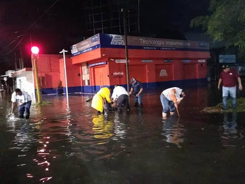 Lluvias torrenciales causan estragos y evacuan a residentes en Chetumal