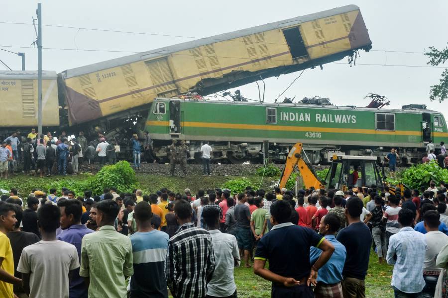 Al menos ocho muertos en un choque de trenes en el este de India