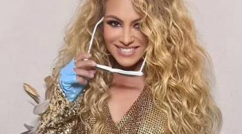 Paulina Rubio rompe la vajilla para celebrar su cumpleaños