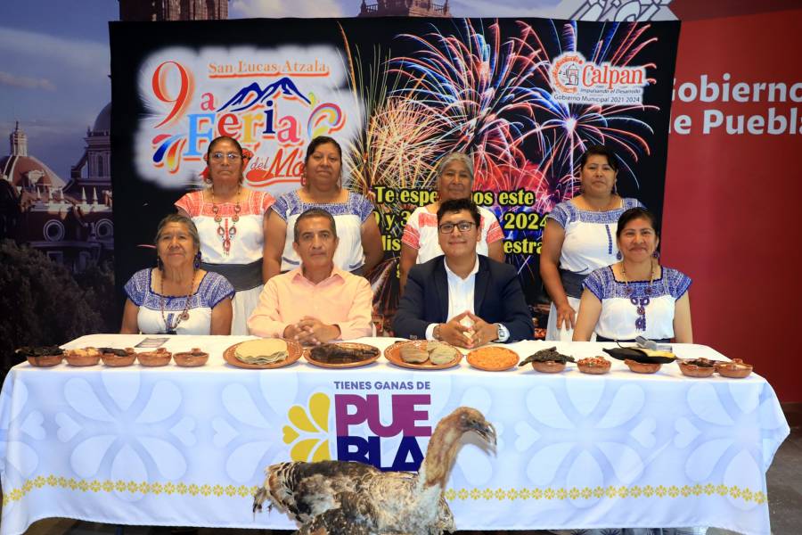 Con Feria del Mole de Calpan, Gobierno impulsa a cocineras tradicionales