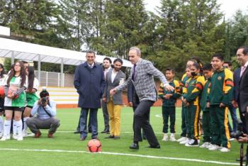 Preside Sergio Salomón inauguración de cancha deportiva en el Centro Escolar Manuel Espinoza Yglesias