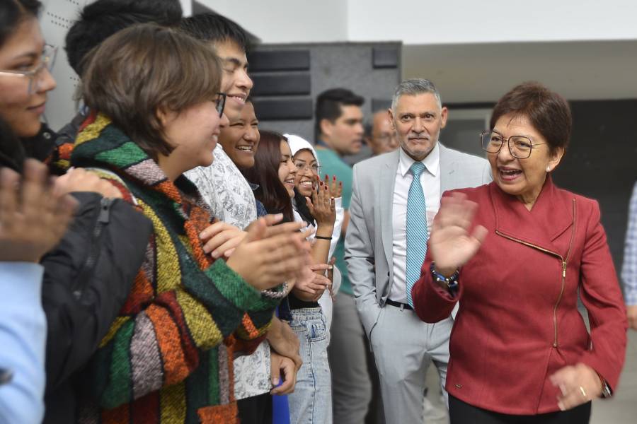 Bachillerato 5 de Mayo forma mejores seres humanos: Lilia Cedillo