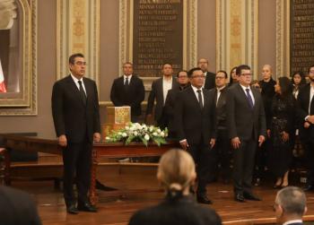 Sergio Salomón asiste al homenaje Póstumo de Carlos Navarro