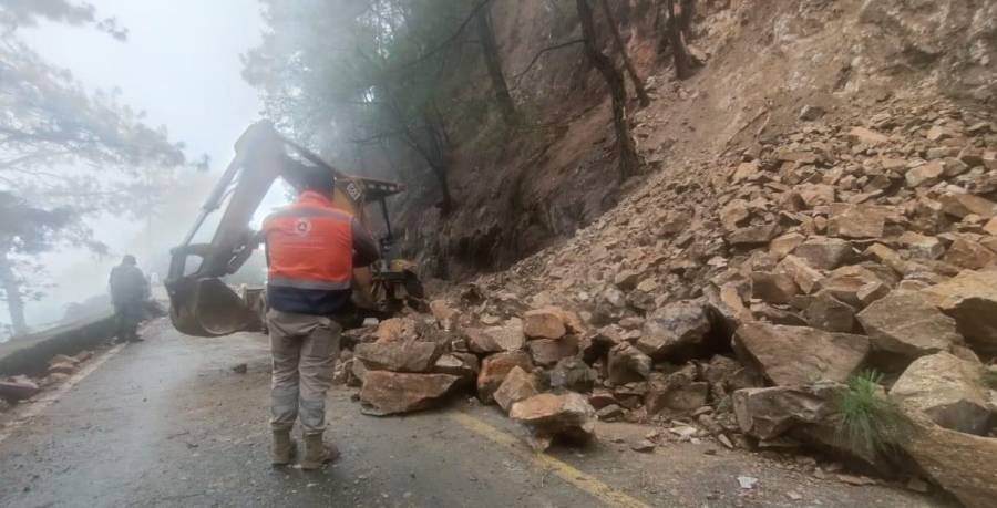 Lluvias han causado derrumbes y deslizamiento de tierra en la Sierra Norte de Puebla