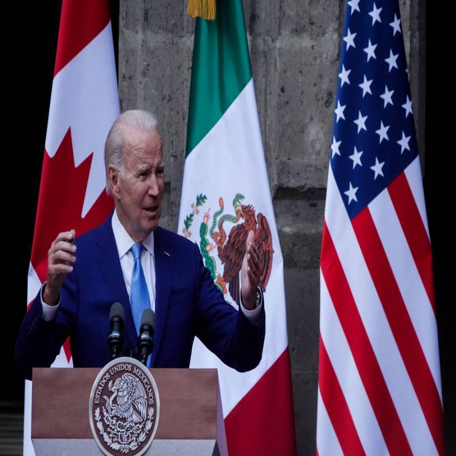Biden ofrece conferencia en medio de la polémica por su candidatura