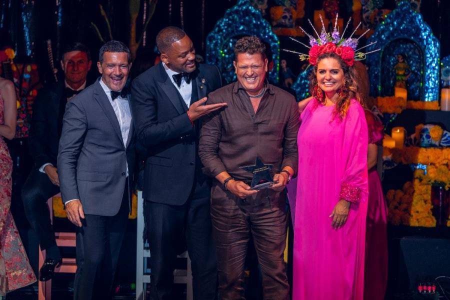 Carlos Vives es condecorado en la Gala Starlite por su labor filantrópica