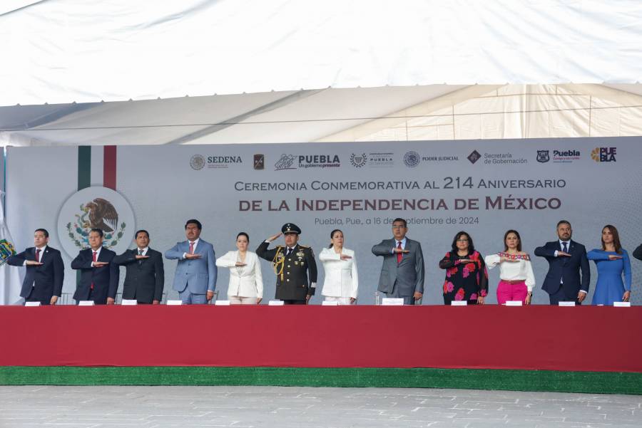 Sergio Salomón preside la ceremonia del 214 aniversario de la Independencia de México