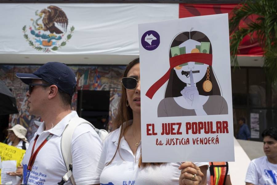 Trabajador del Poder Judicial se infiltra en elevador con AMLO y Sheinbaum en Nayarit