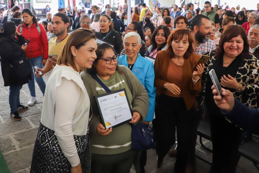 Gaby Bonilla da reconocimiento a 130 colaboradores del SEDIF