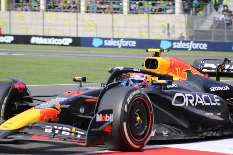 Checo Pérez vive un Gran Premio amargo en casa y Carlos Sainz se lleva la victoria en México