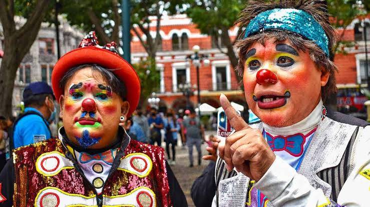 Ayuntamiento estudia reordenar a payasos del Centro Histórico