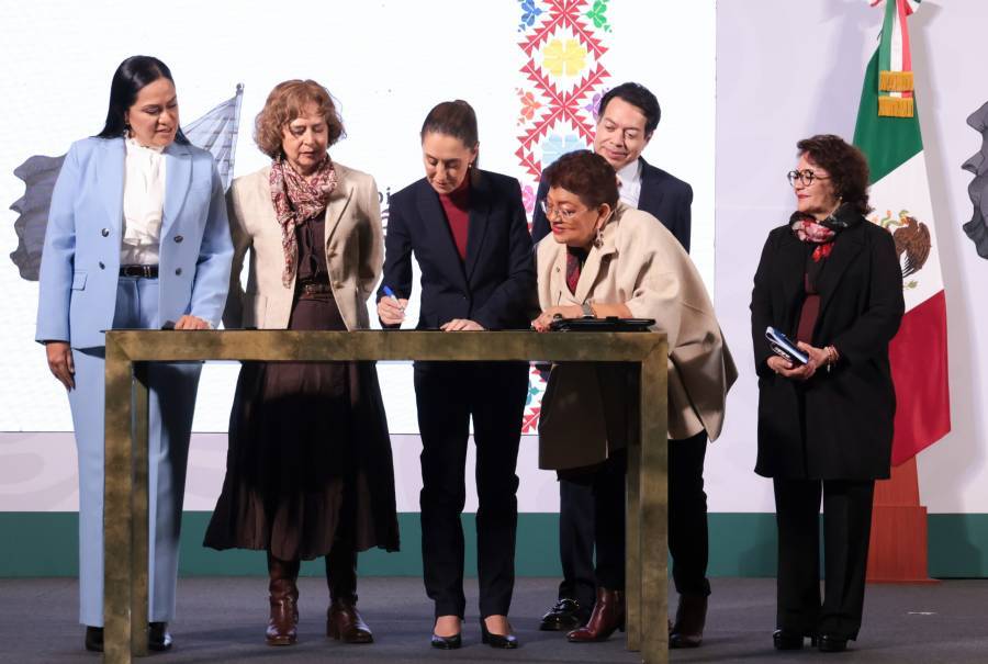 Presidenta firma decreto para creación de Universidad Rosario Castellanos