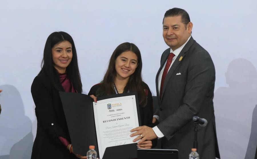Familias poblanas recibirán 50% de descuento en polideportivos estatales