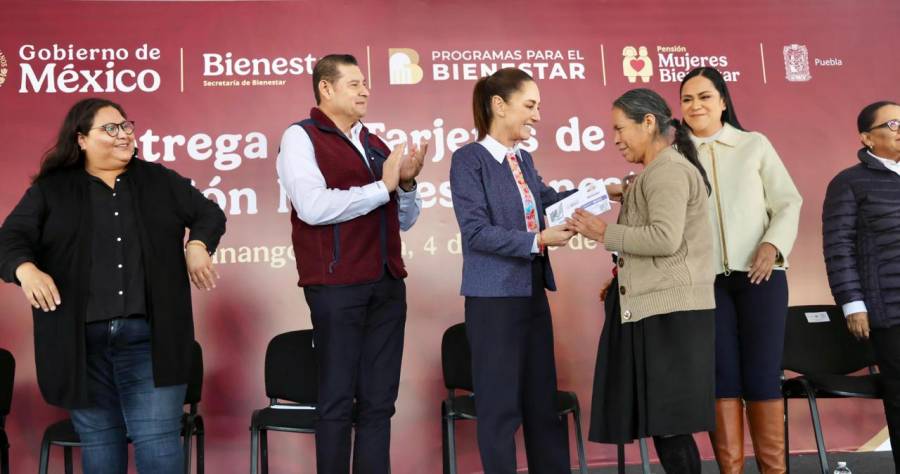 Claudia Sheinbaum hace entrega de tarjetas de Pensión Mujeres Bienestar en Puebla