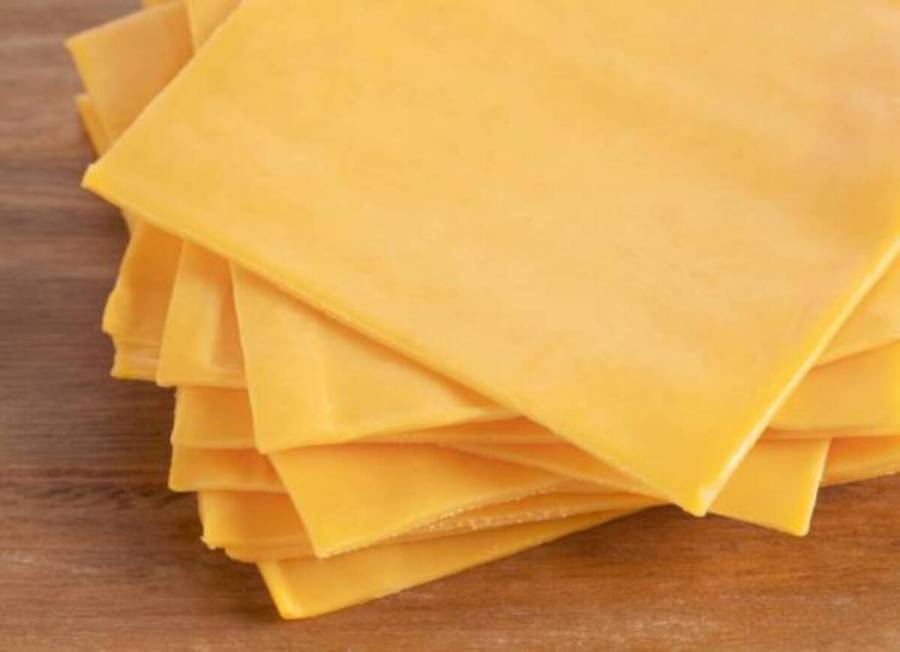Profeco detecta irregularidades en imitaciones de queso americano