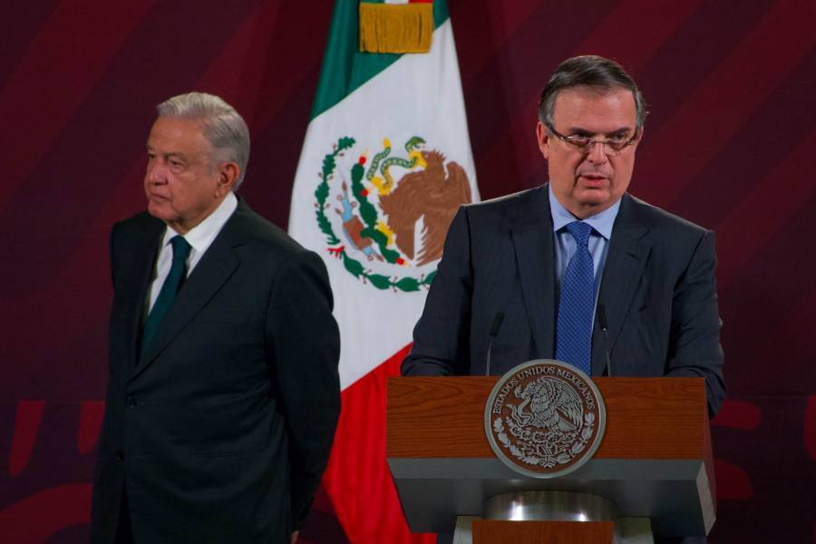 Marcelo Ebrard se sube a la tendencia DtMF al compartir fotografías junto a AMLO