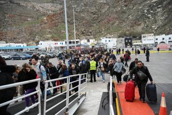 Más de 7.000 personas abandonan isla griega de Santorini debido a actividad sísmica sin precedentes