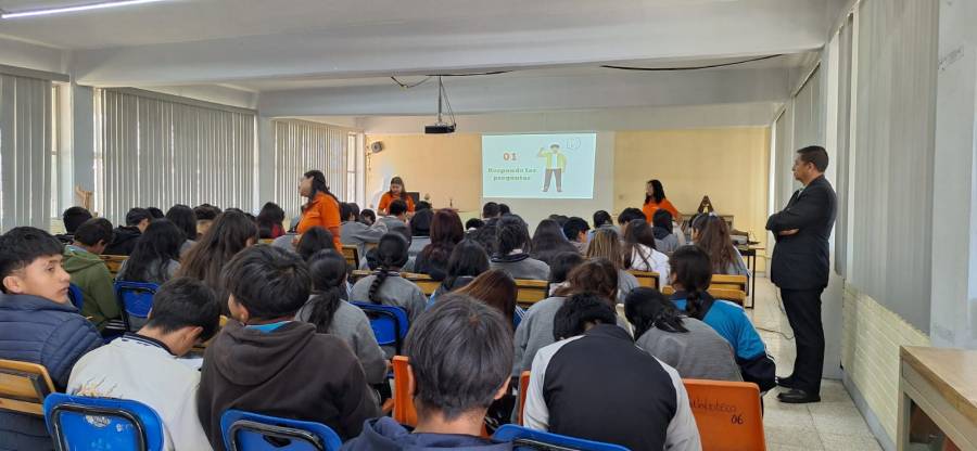 Secretaría de Seguridad de Cuautlancingo da charlas de prevención a estudiantes
