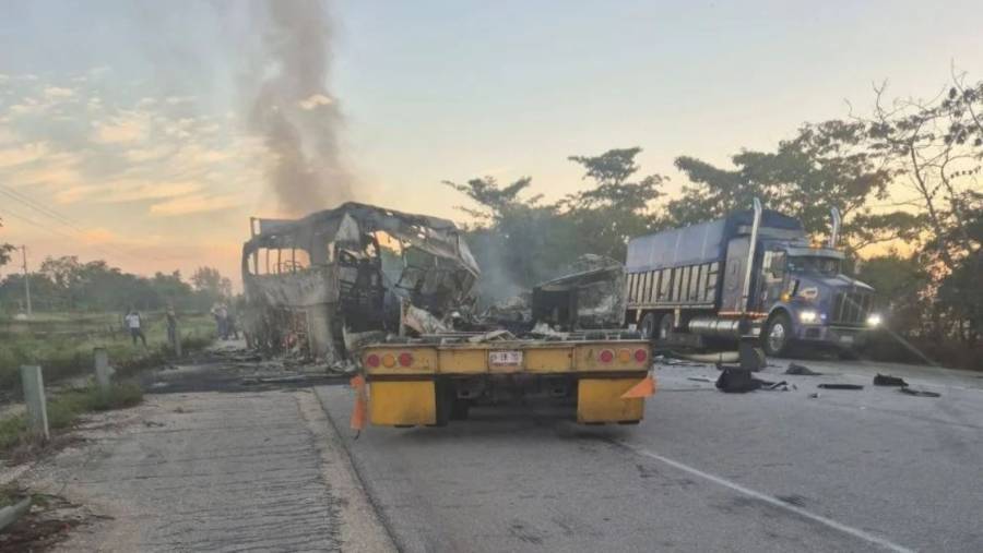 Trágico accidente en Campeche: 40 muertos tras choque entre autobús y tráiler