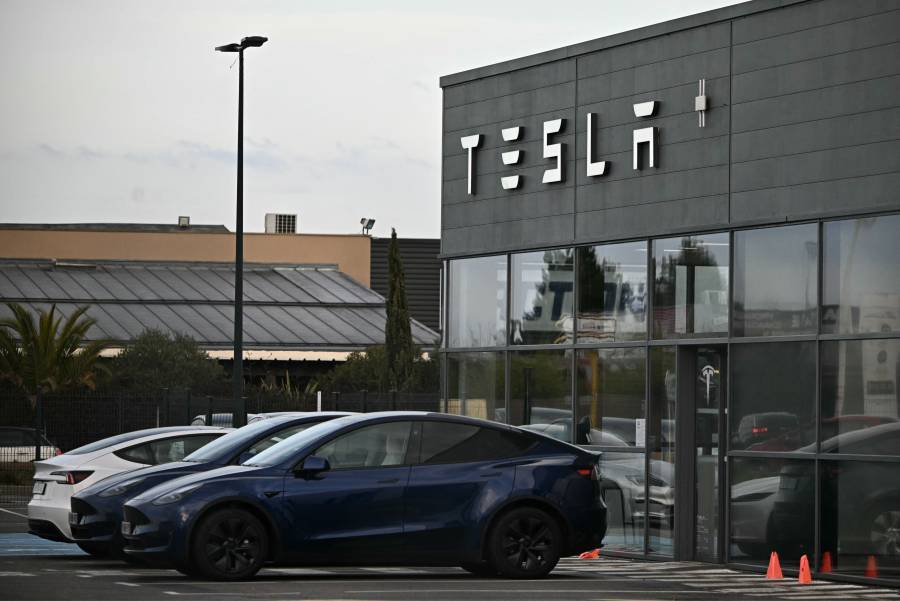 Tesla incendiado: colectivo anarquista reclama acción