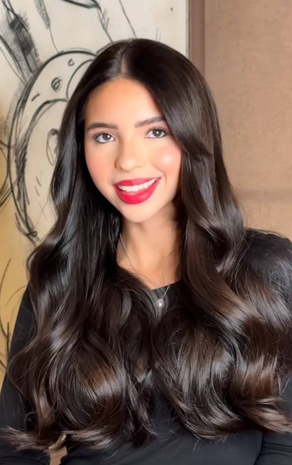 Ángela Aguilar se somete a drástico cambio de look