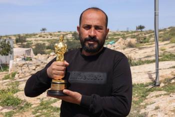 Cineasta palestino ganador de un Óscar afirma que fue agredido por colonos israelíes por su premio