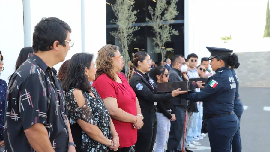 Ayuntamiento de Puebla reconoce vocación de policías caídos en cumplimiento de su deber