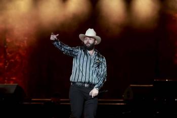 Relacionan a Carin León con capo del Cártel de Sinaloa que escapó en hotel de Santa Fe