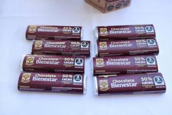 Sheinbaum respalda el Chocolate Bienestar pese a sellos de advertencia