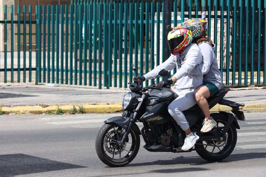 Proponen en el Congreso prohibir que dos o más personas viajen en motocicleta