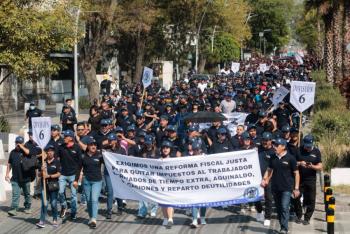 Marchan más de 10 mil trabajadores en Puebla por Día Internacional del Trabajo