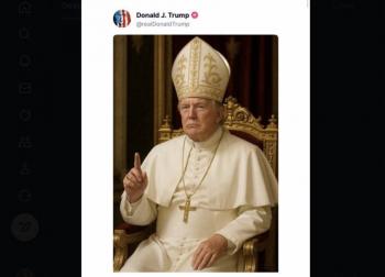 Trump publica una imagen que lo muestra vestido como el papa