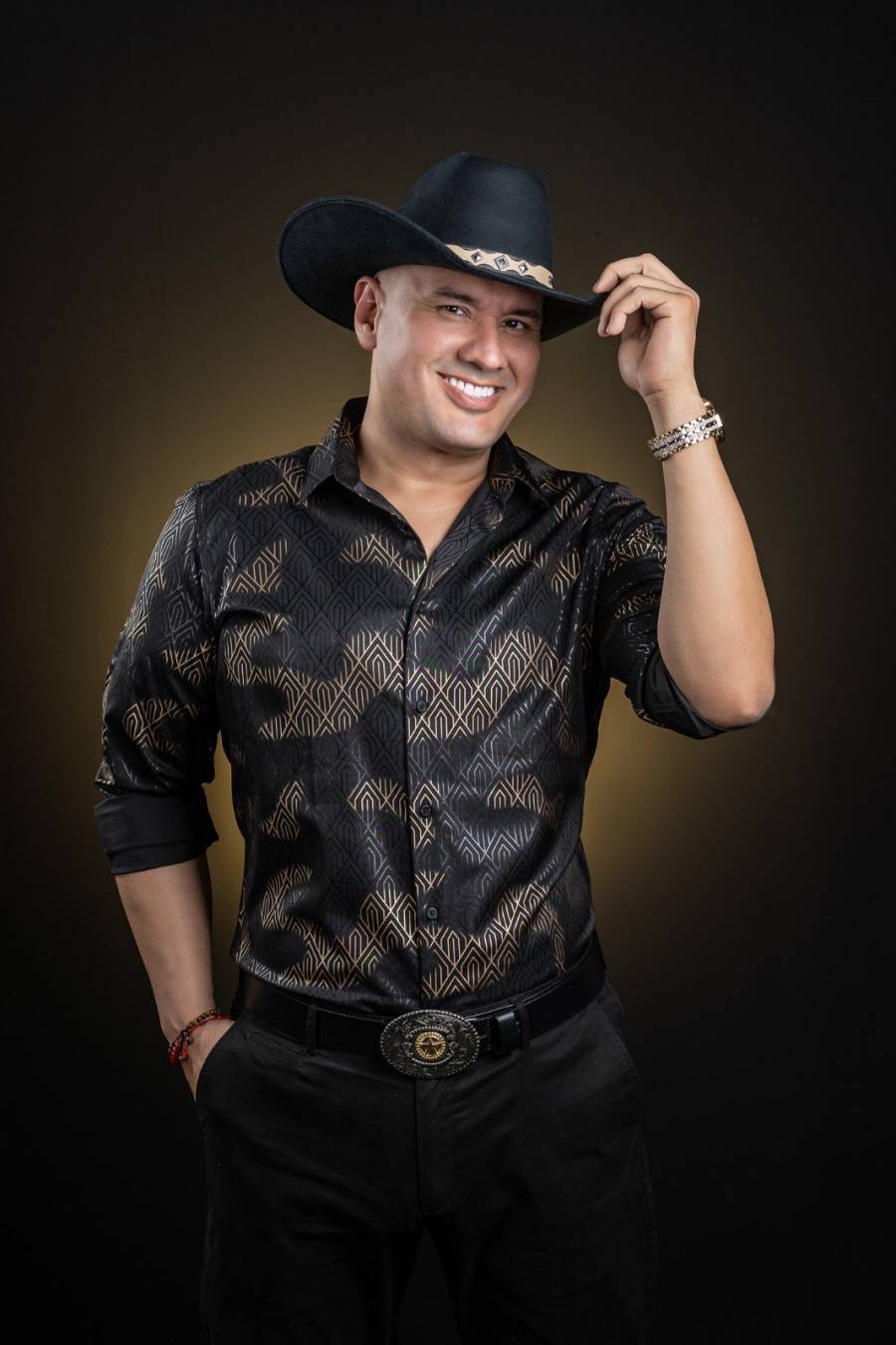 El cantante costarricense visita México por primera vez y presenta “Maldito”, un tema grabado en Egipto inspirado en La Momia