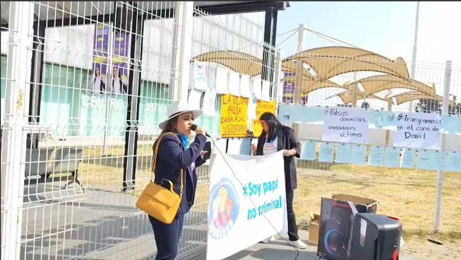 Grupos en Puebla rechazan que la violencia vicaria sea considerada como un delito