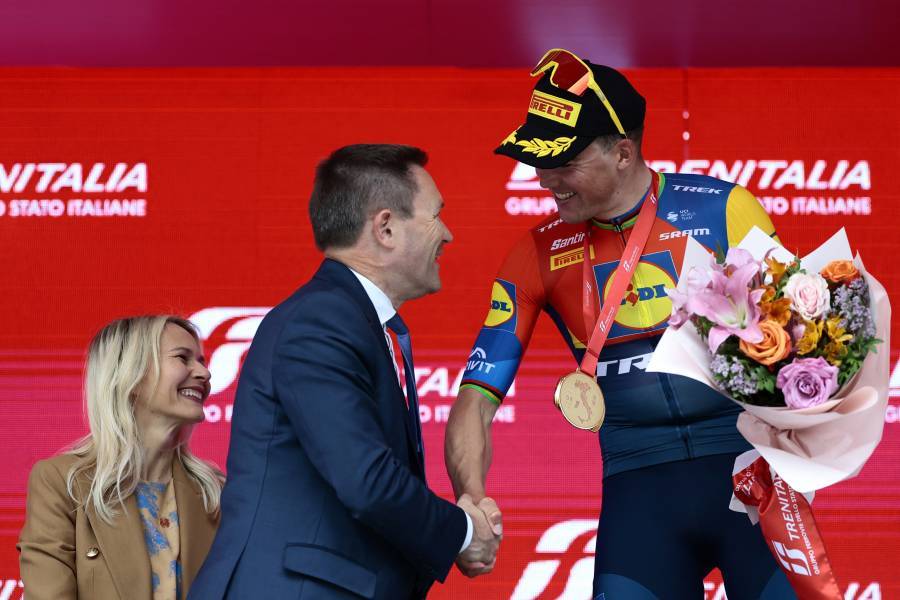 El ciclista español Landa regresa a casa para una 