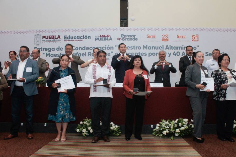 Armenta se compromete a dignificar el ISSSTEP en el día del Maestro