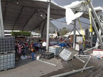 Colapsa estructura en Feria del Libro de Nezahualcóyotl; hay cinco heridos